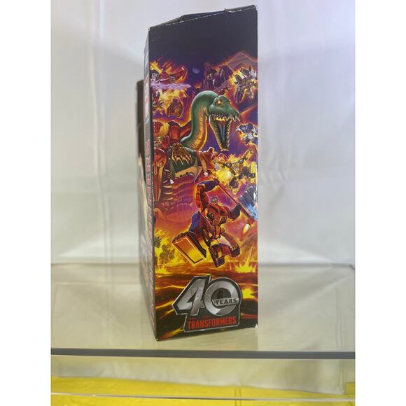 NEW Transformer Legacy United Deluxe Class Animated Universe Bumblebee - Picture 3 of 7